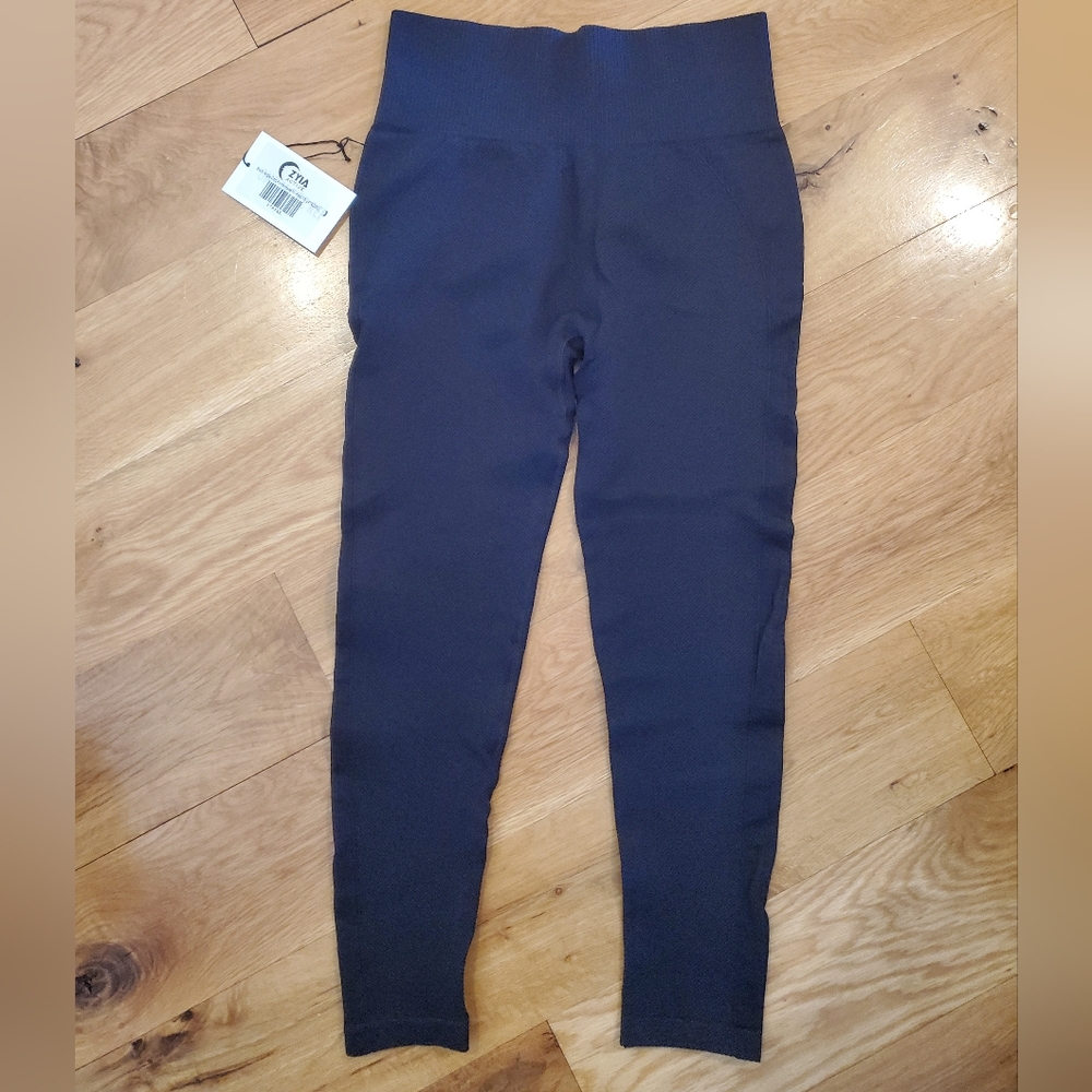 Zyia grid leggings